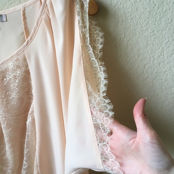 🌟3/$20🌟 F21 Lace Blouse - Picture 7 of 7